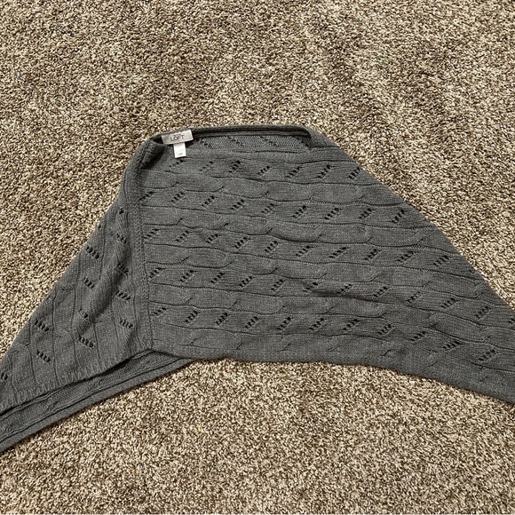 Women’s Outerwear Bundle. Brand’s are Loft, Hollister and SO - Picture 2 of 4